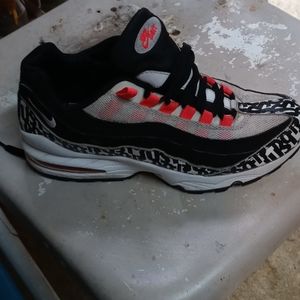 Nike size 7y air max 95s